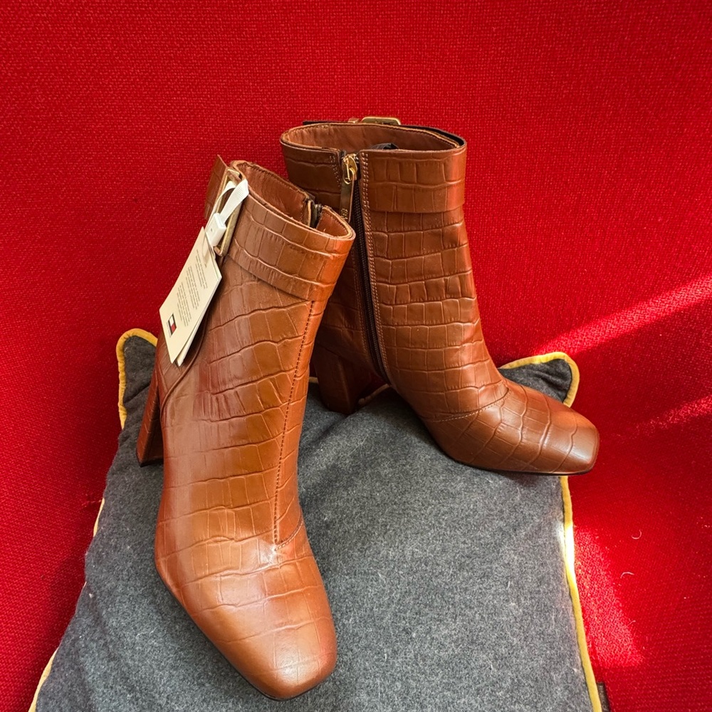 Tommy Hilfiger Brown Croc-Embossed Ankle Boots size 7.5 NWT